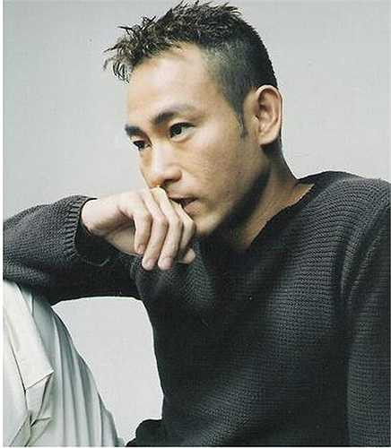 Nam diễn viên Bàn tay nhân ái từng dính nghi án yêu đồng giới năm 2012. Hiện tại, anh vẫn tham gia đóng phim song chủ yếu là các vai phụ và không gây ấn tượng với khán giả.