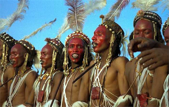 Giám khảo là 3 người phụ nữ đã từng có cha hoặc anh, em trai giành Yaake – ngôi vị cao nhất của những cuộc thi trước.