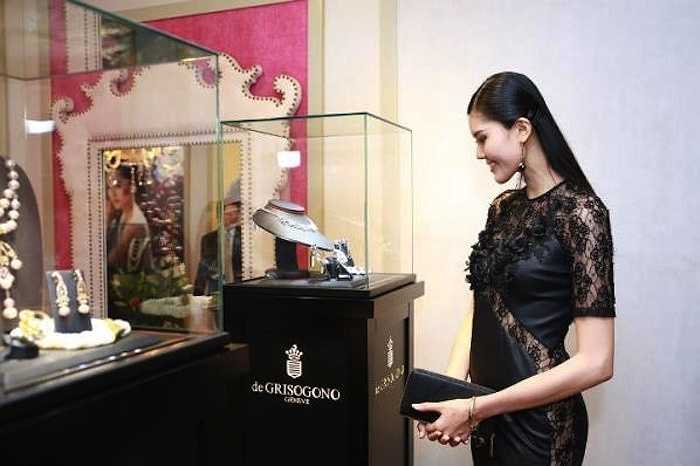 Những chi tiết trang trí nhỏ làm nên vẻ sang trọng, tinh tế.