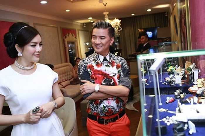 Các nhân vật hàng top trong giới giải trí là khách hàng thân quen của kiều nữ họ Lý.