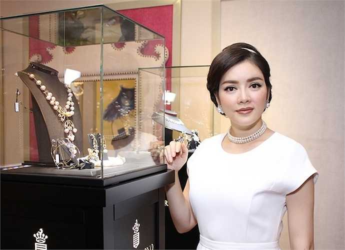 Mới đây, cô vừa tổ chức buổi triển lãm kim cương lần đầu tiên tại Việt Nam.