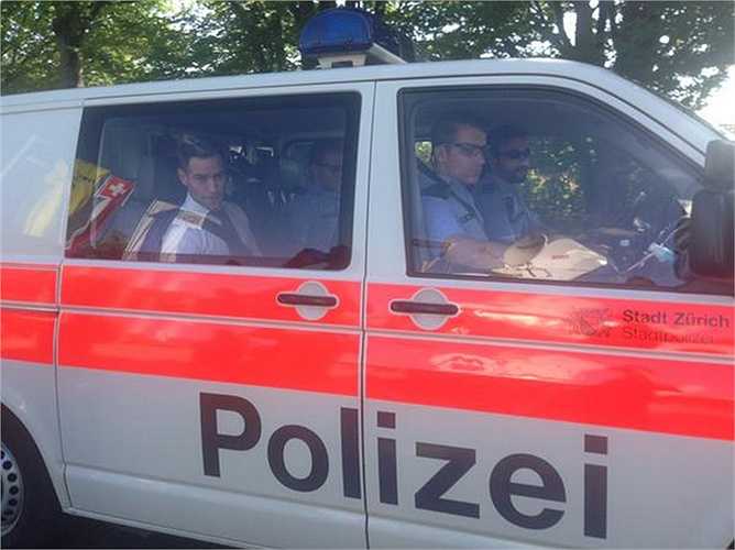 Simon Brodkin có lẽ đã có vài giờ 'uống trà' cùng cảnh sát Thụy Sĩ