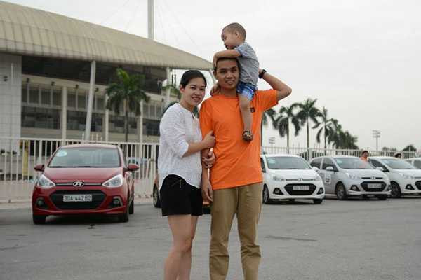 Anh Nguyễn Đức Duy và gia đình trong một hoạt động Offline cùng những người bạn Grand i10 khác