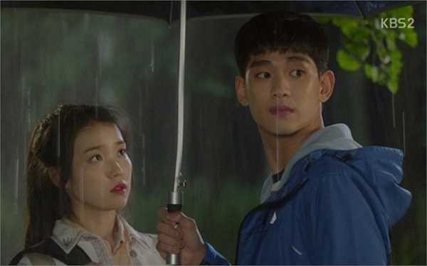 Baek Seung Chan che ô cho Cindy khiến tim cô nàng đập liên hồi.