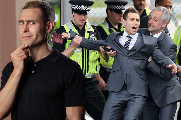 Diễn viên hài độc thoại Simon Brodkin 