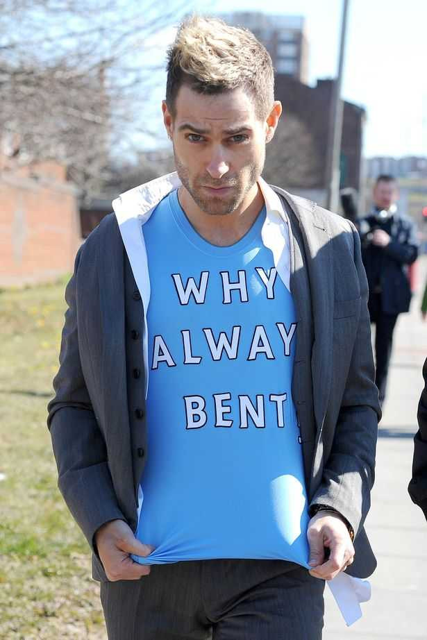 Jason Bent là nhân vật mà Simon Brodkin dùng để châm biếm giới cầu thủ nước Anh