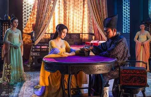 Phạm Băng Băng được ngự y bắt mạch báo có thai.