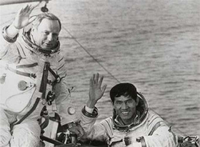 Những ngày tháng luyện tập của hai nhà du hành vũ trụ