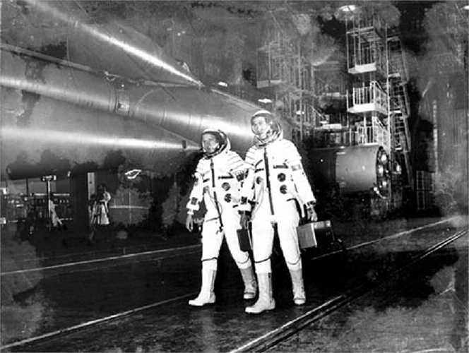 Hai nhà du hành đã sát cánh cùng nhau trên con tàu vũ trụ hơn 1 tuần