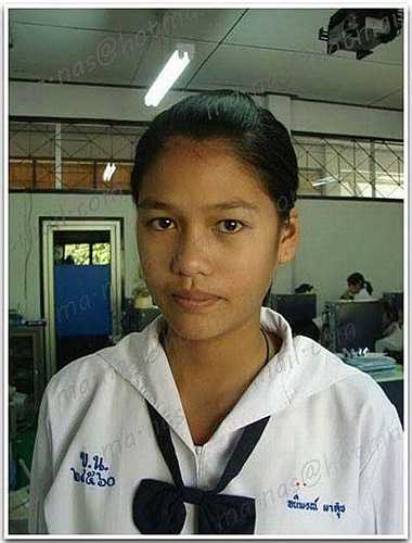 Aniporn Chalermburanawong hiện đang là một người mẫu trẻ ở Thái Lan. Ngay sau khi đăng quang, cô đã nhận được rất nhiều lời khen ngợi vì hình thể đẹp và gương mặt rạng rỡ. Ngoài vương miện hoa hậu, Aniporn còn nhận được giải phụ dành cho người có nụ cười đẹp nhất. Sắp tới, người đẹp này sẽ đại diện cho xứ sở Chùa Vàng trên đấu trường Hoa hậu Hoàn vũ sắp tới.