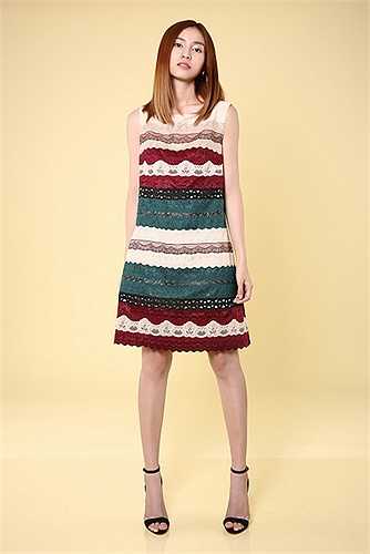 Những chiếc đầm phom chữ A và đầm cổ thuyền không tay dáng tùng xoè đặc trưng của thập niên 50