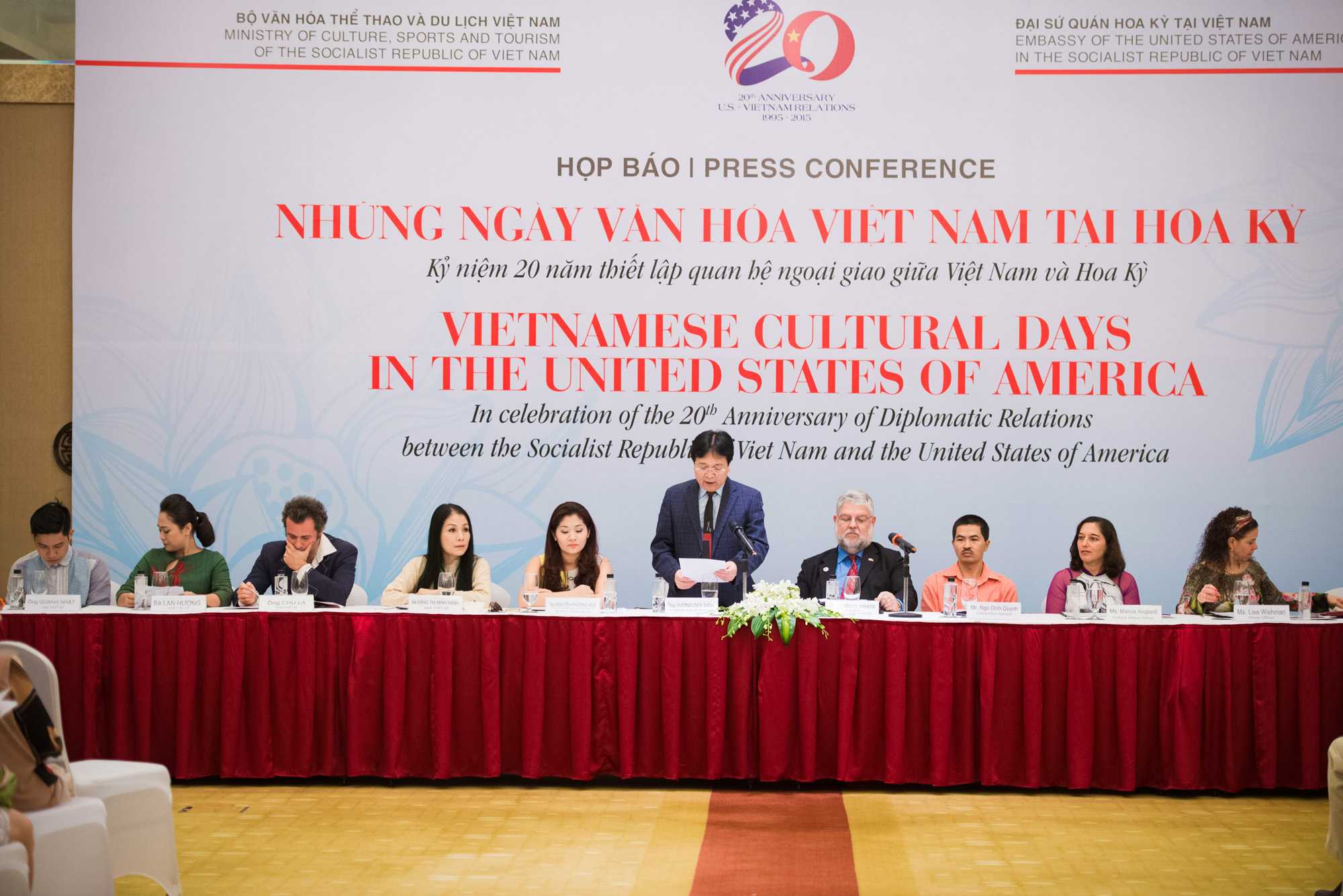 họp báo