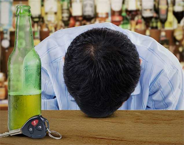 Không điều trị nhiễm trùng thông thường nhanh chóng và đúng cách: Đôi khi bạn bỏ qua cảm lạnh đơn giản, bạn cố làm việc và không nghỉ ngơi. Điều này gây tổn thương thận. Các nghiên cứu đã chỉ ra rằng những người không nghỉ ngơi và chữa bệnh đúng cách thường dễ mắc bệnh thận.