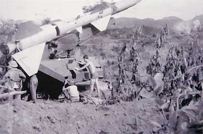 Bảo quản tên lửa sẵn sàng ra quân đánh thắng trận đầu.