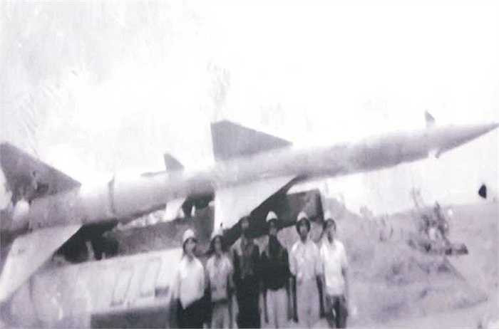 Kíp chiến đấu tham gia đánh thắng trận đầu của Bộ đội tên lửa phòng không Việt Nam.