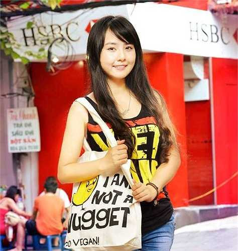 Nữ sinh xinh đẹp Lê Thị Phương Thảo, sinh năm 1994, đến từ Phú Thọ.