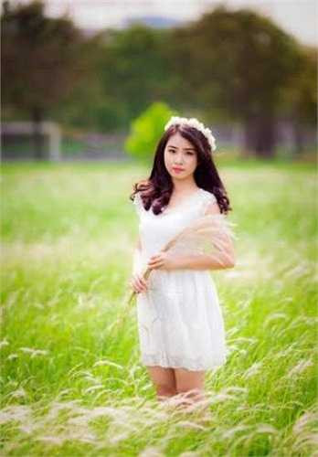 Nữ sinh thả hồn mình vào cánh đồng lau tuyệt đẹp.