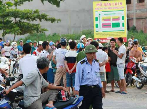 Phát hiện xác chết ở biệt thự bỏ hoang nhờ con chim lạ