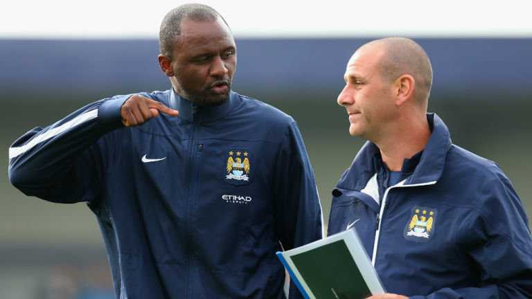 Vieira hiện phụ trách tuyến trẻ của Man City