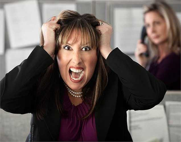 Nhức đầu: Khi bạn tức giận, bạn có thể bị đau đầu. Vì sự tức giận làm bạn căng thẳng và gây ra đau đầu.