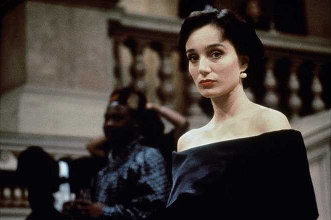 Kristin Scott Thomas: Sắm vai mật vụ Sarah Davies của tổ chức IMF ở Prague, Cộng hòa Czech là nữ diễn viên mang hai dòng máu Anh - Pháp. Dường như giữa Sarah và Ethan Hunt nảy sinh tình cảm từ trước đó. Song, nhân vật bỏ mạng chỉ khoảng 20 phút sau khi Mission: Impossible (1996) bắt đầu.