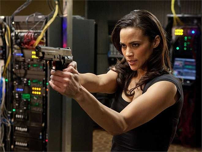 Paula Patton: Giống như Zhen Lei, Jane Carter ở tập Ghost Protocol là thành viên nữ trong đội của Ethan Hunt. Cô tự oán trách mình đã gián tiếp gây ra cái chết cho một đồng đội, đồng thời muốn tìm ra nữ sát thủ đã ra tay. So với các mỹ nhân khác trong series, Jane Carter được thể hiện nhiều pha hành động đấm đá hơn. Bởi Paula Patton không sắp xếp được lịch làm việc, nhân vật không thể trở lại trong phần năm, Rogue Nation.