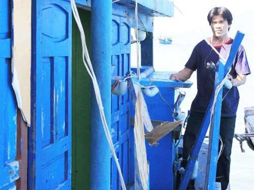 Tàu cá Bình Định bị tàu vỏ sắt Trung Quốc truy đuổi trên biển