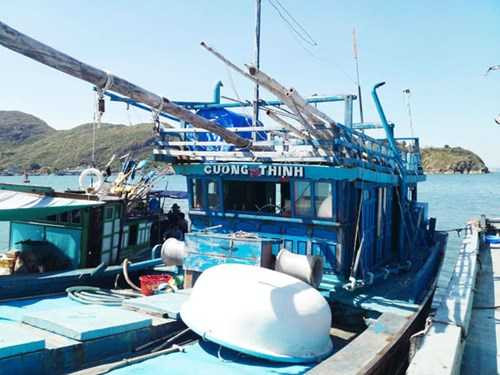 Tàu cá Bình Định bị tàu vỏ sắt Trung Quốc truy đuổi trên biển