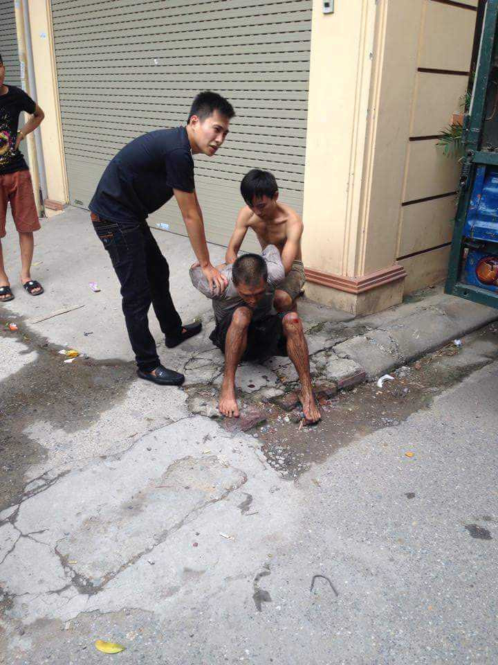 Trăm người vây bắt người đàn ông dưới sông Tô Lịch