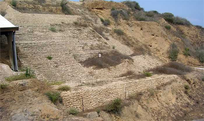 Lần theo nền văn hóa tồn tại vào thời La Mã, có nhà nghiên cứu lại cho rằng, ngày đó con người còn lúng túng trong việc kiểm soát sinh nở. 