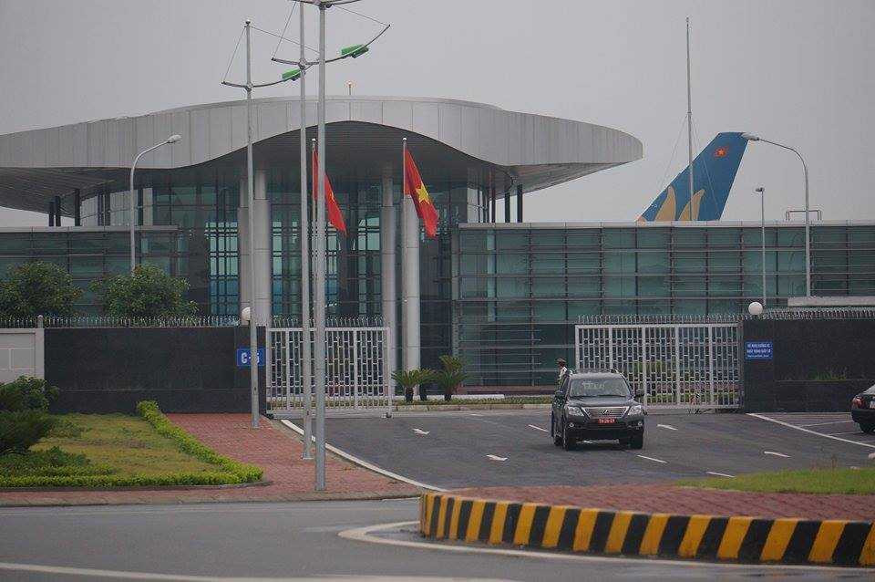 Đang đón Đại tướng Phùng Quang Thanh tại sân bay Nội Bài