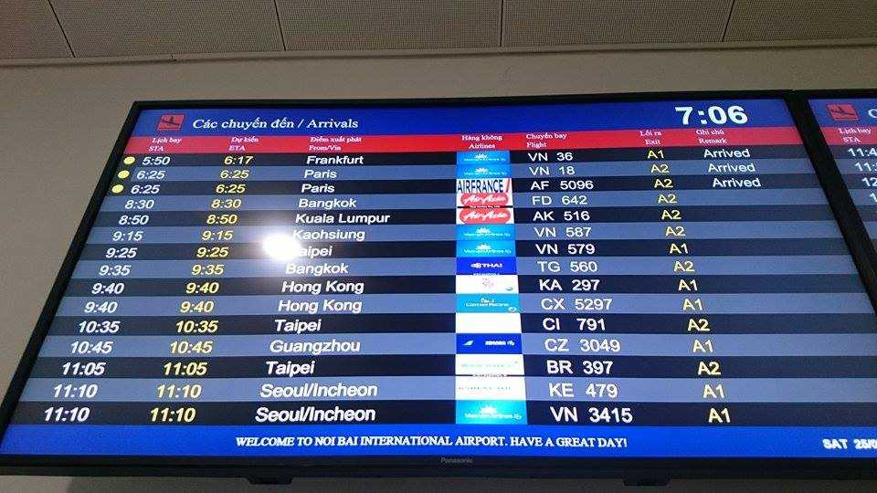 Đang đón Đại tướng Phùng Quang Thanh tại sân bay Nội Bài