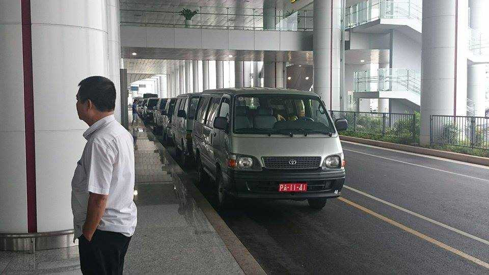 Đang đón Đại tướng Phùng Quang Thanh tại sân bay Nội Bài