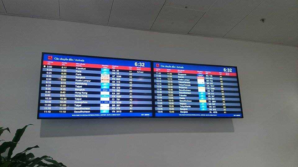 Đang đón Đại tướng Phùng Quang Thanh tại sân bay Nội Bài