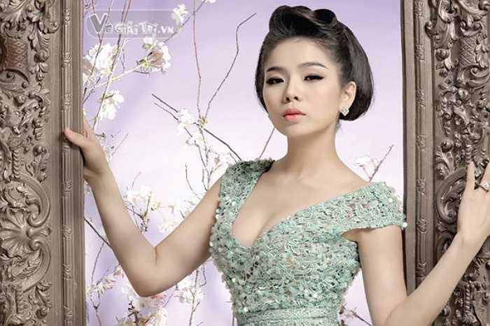 Một trong những nữ ca sỹ có mức cát xê cao nhất Việt Nam là Lệ Quyên. Theo tiết lộ mức cát xê tại hải ngoại của ca sỹ này dao động từ 7.000 - 10.000 USD/show diễn. 