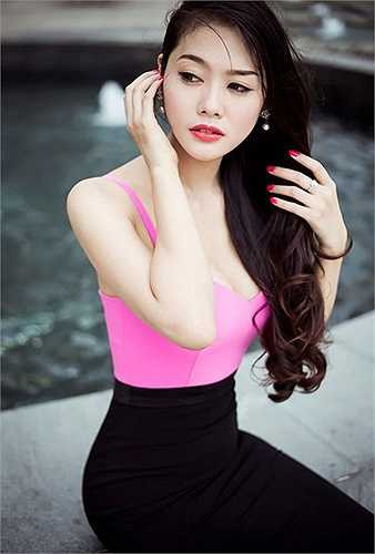 Siêu mẫu Linh Chi hiện giờ được biết đến với thân hình nuột nà.