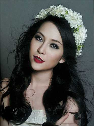 'Chim công làng múa' Linh Nga đẹp mặn mà, sắc nét ở hiện tại.