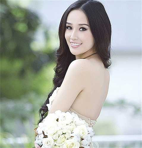 Dù đã tuyên bố rời showbiz, nhưng Mai Phương Thúy mỗi lần xuất hiện đều thu hút bởi vẻ đẹp quyến rũ và lộng lẫy.