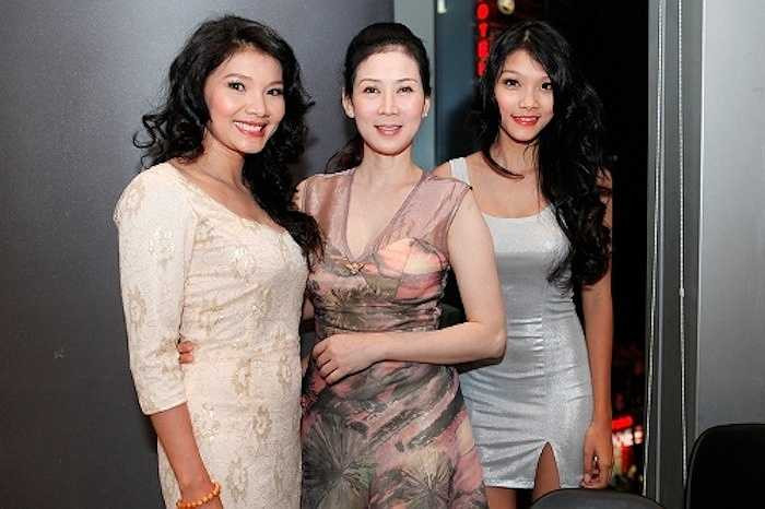 Ngoại tứ tuần nhưng Diễm Hương vẫn đẹp nao lòng.