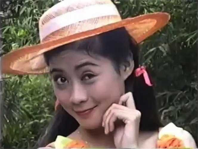 Những hình ảnh trong buổi chụp hình những năm 90 của cô vừa được hé lộ, lại khiến công chúng 'phát cuồng'.