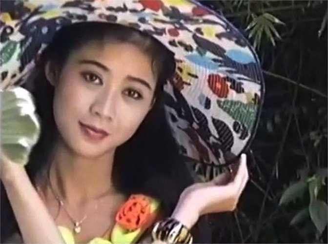 Vẻ đẹp mong manh, nhẹ nhàng của Diễm Hương tuổi đôi mươi. (Trung Ngạn)