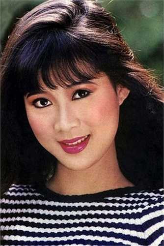 Đôi mắt bồ câu trong veo, khuôn mặt trái xoan và nước da trắng ngần làm nao lòng bao cánh đàn ông Việt.