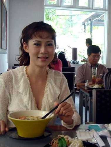 Người hâm mộ cũng từ đó không còn nghe được tin tức gì từ cô. Diễm Hương chọn lối sống vô cùng giản dị, kín tiếng.