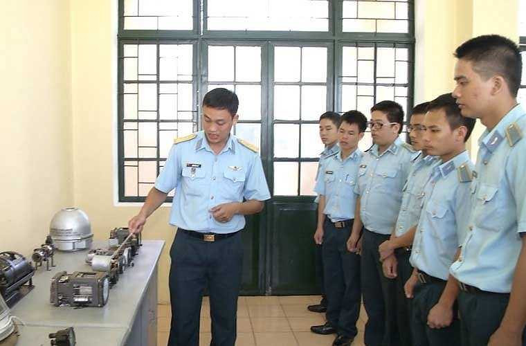 Hiện nay, đào tạo học viên sĩ quan ở Học viện Phòng không – Không quân (PK-KQ) có nhiều đổi mới. Để đáp ứng nhu cầu đào tạo cán bộ có phẩm chất đạo đức, năng lực chuyên môn chỉ huy, quản lý giỏi, Học viện PK-KQ đã không ngừng đầu tư hệ thống giảng đường hiện đại với nhiều trang bị mới, hệ thống phòng học và thư viện điện tử, nâng cao chất lượng trình độ giảng dạy.