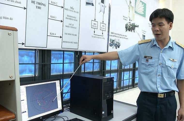  Đội ngũ giảng viên của Học viện đã từng bước đổi mới phương pháp theo hướng dạy học tích cực, xây dựng giáo án điện tử và hướng dẫn thực hành, sát với các loại khí tài mới được trang bị tại các đơn vị huấn luyện, sẵn sàng chiến đấu. 