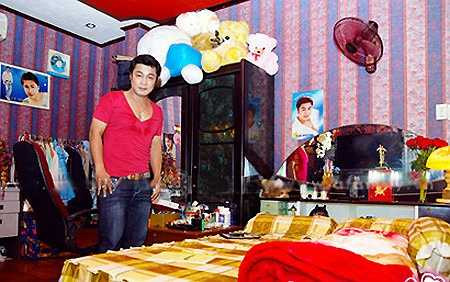 Lý Hùng khẳng định anh không thích kinh doanh nhưng cũng đầu tư chứng khoán. Tài tử đặc biệt sở hữu nhiều cổ phần của những công ty bất động sản lớn, trong đó phải kể đến công ty Khang Điền do anh trai Lý Hùng là Lý Điền Sơn sáng lập.