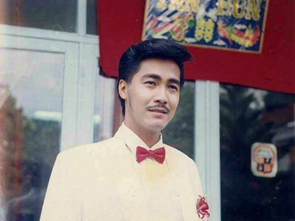 Nhiều lần Lý Hùng chia sẻ về cát-xê đóng phim thời đỉnh cao. 'Thập niên 90, tôi đóng một phim được trả 30 triệu đồng. Thời đó cái gì cũng rẻ, một chỉ vàng có giá 400 nghìn đồng. Tôi đóng 2 phim đã có tiền mua chiếc ôtô xịn' – anh nói.