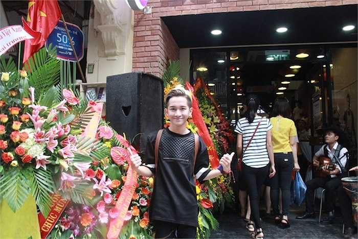 Hot boy cover nhạc Đỗ Hoàng Dương cũng đến dự sự kiện.