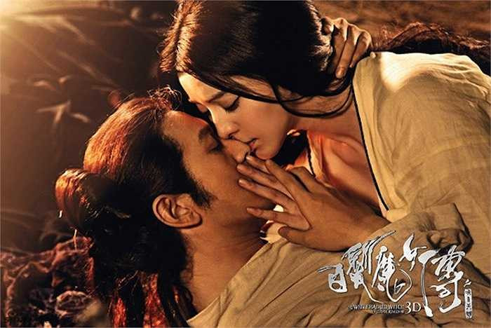 Bạch phát ma nữ: Minh nguyệt thiên quốc 'đốt mắt' người xem với những phân cảnh tình cảm mặn nồng giữa Phạm Băng Băng và Huỳnh Hiểu Minh. 