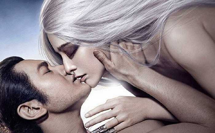 Bạch phát ma nữ: Minh nguyệt thiên quốc 'đốt mắt' người xem với những phân cảnh tình cảm mặn nồng giữa Phạm Băng Băng và Huỳnh Hiểu Minh. 